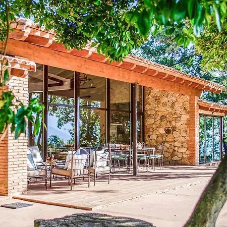 Stunning In With Wifi, 6 Bedrooms And Outdoor Swimming Pool بيت للعطل كانديليدا
