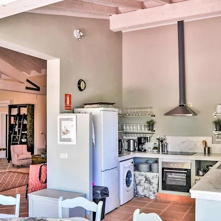 Stunning In With Wifi, 6 Bedrooms And Outdoor Swimming Pool بيت للعطل *