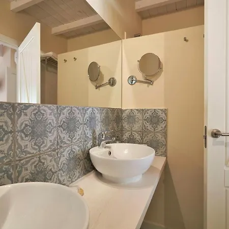 Stunning In With Wifi, 6 Bedrooms And Outdoor Swimming Pool بيت للعطل *