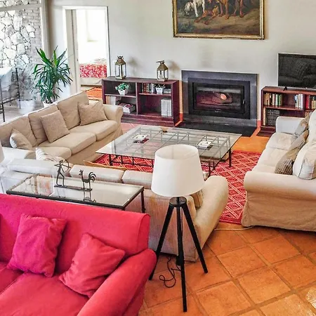 Stunning In With Wifi, 6 Bedrooms And Outdoor Swimming Pool بيت للعطل *